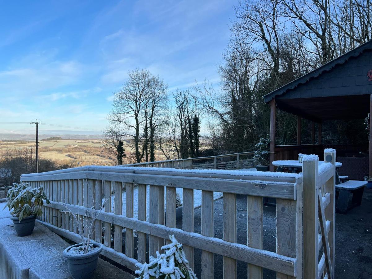 Kabin In The Woods Villa Llandybie Exterior foto